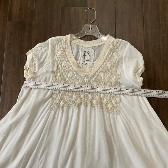 Johnny Was Ivory With Metallic Aztec Embroidered Short Sleeve Top Size Small - Picture 7 of 7